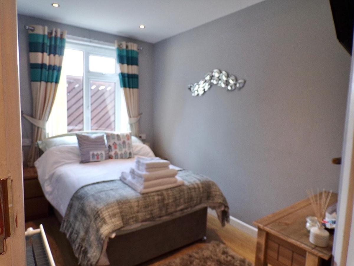 Coast 77 B&B Poole Exterior foto